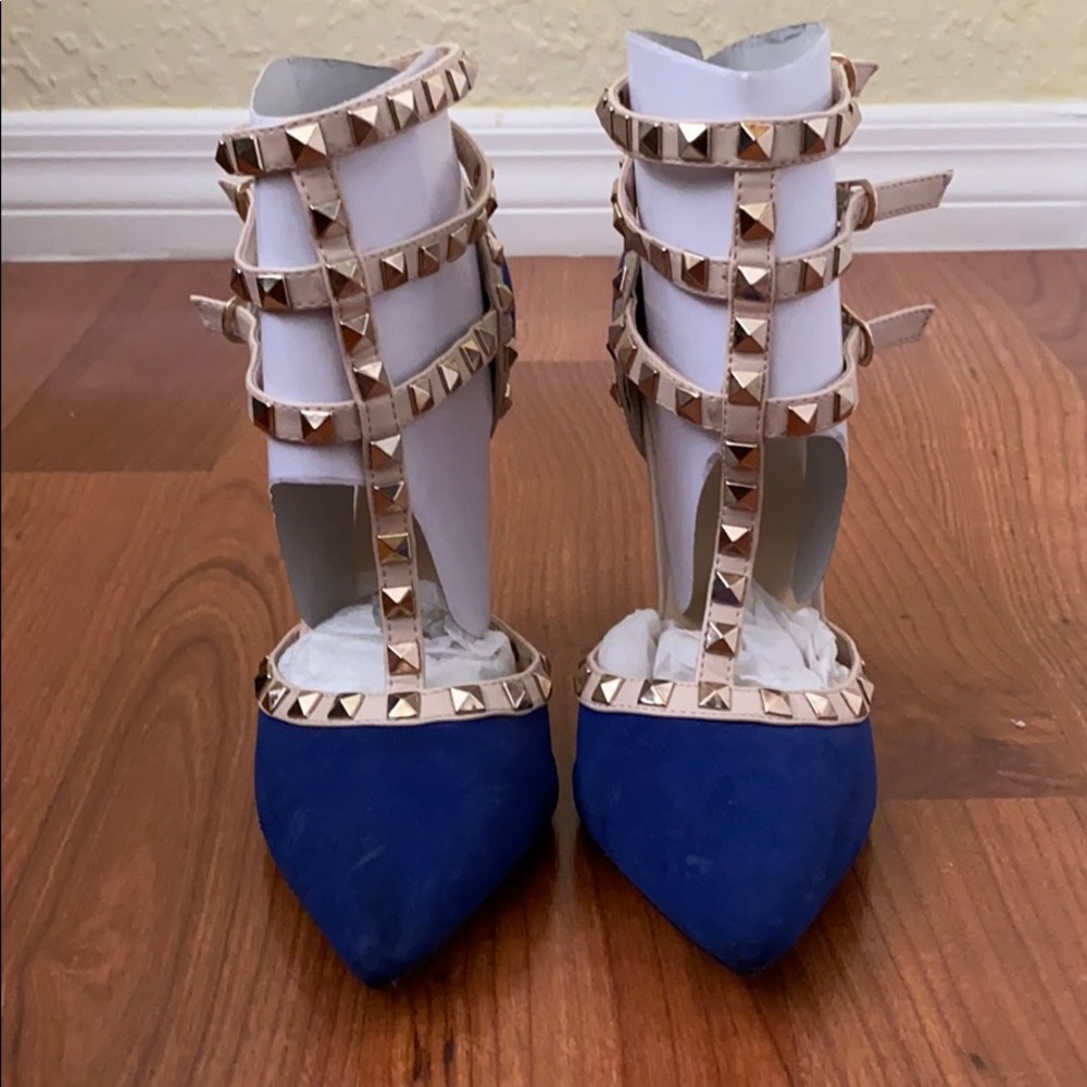 Blue Studded pumps